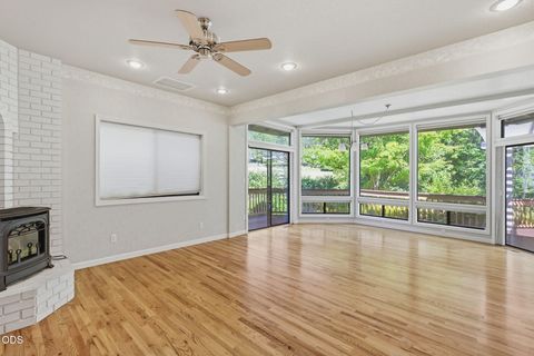 Tiny photo for 235 Glenoak Lane, Grants Pass, OR 97526 (MLS # 220222992)