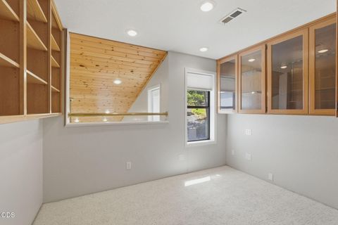 Tiny photo for 235 Glenoak Lane, Grants Pass, OR 97526 (MLS # 220222992)