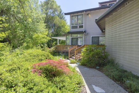 Tiny photo for 235 Glenoak Lane, Grants Pass, OR 97526 (MLS # 220222992)