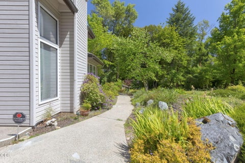 Tiny photo for 235 Glenoak Lane, Grants Pass, OR 97526 (MLS # 220222992)