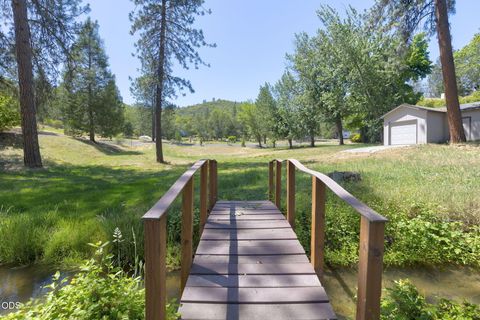 Tiny photo for 235 Glenoak Lane, Grants Pass, OR 97526 (MLS # 220222992)