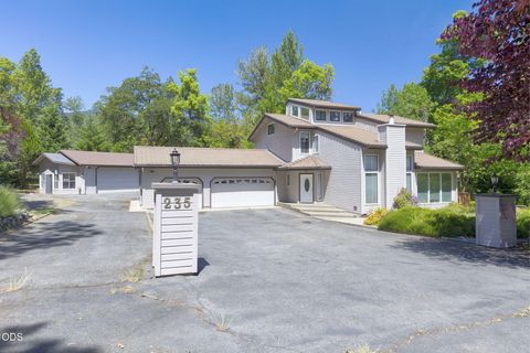 Tiny photo for 235 Glenoak Lane, Grants Pass, OR 97526 (MLS # 220222992)