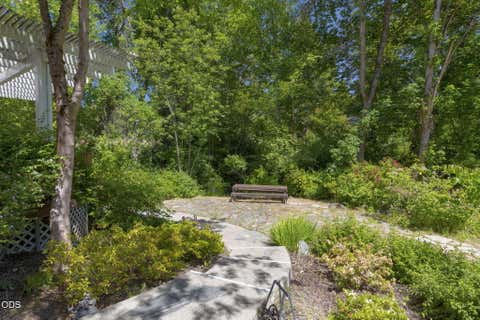 Tiny photo for 235 Glenoak Lane, Grants Pass, OR 97526 (MLS # 220222992)