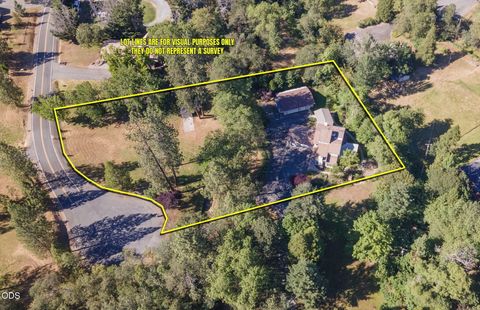 Tiny photo for 235 Glenoak Lane, Grants Pass, OR 97526 (MLS # 220222992)