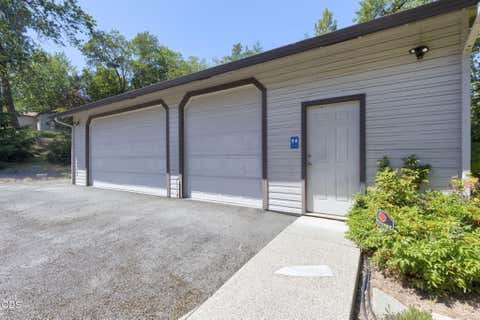 Tiny photo for 235 Glenoak Lane, Grants Pass, OR 97526 (MLS # 220222992)