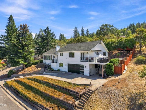 Photo of 1750 Crestview Drive, Ashland, OR 97520 (MLS # 220228500)