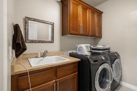 Tiny photo for 113 Skyler Lane, Phoenix, OR 97535 (MLS # 220216969)