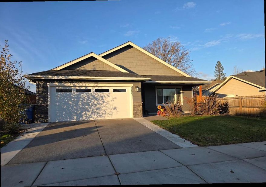 Built in 2022 by Northridge Homes LLC . Located in the highly sought-after Summerfield North Estates within GP School District 7.
Granite counter tops, walk-in Pantry,Vaulted ceilings, open floor plan and great for entertaining. Backyard covered patio.
Inside laundry room. 3 bedrooms and a wonderful walk-in closet in the primary bedroom. Bathroom have high granite counters with double sinks.
You will want to take a look at this one.