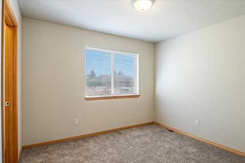 Tiny photo for 1085 Golden Pheasant Drive, Redmond, OR 97756 (MLS # 220219668)