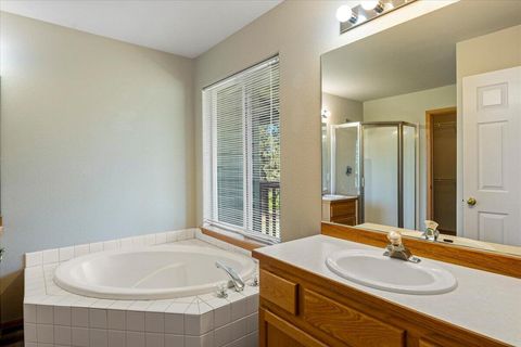 Tiny photo for 1085 Golden Pheasant Drive, Redmond, OR 97756 (MLS # 220219668)