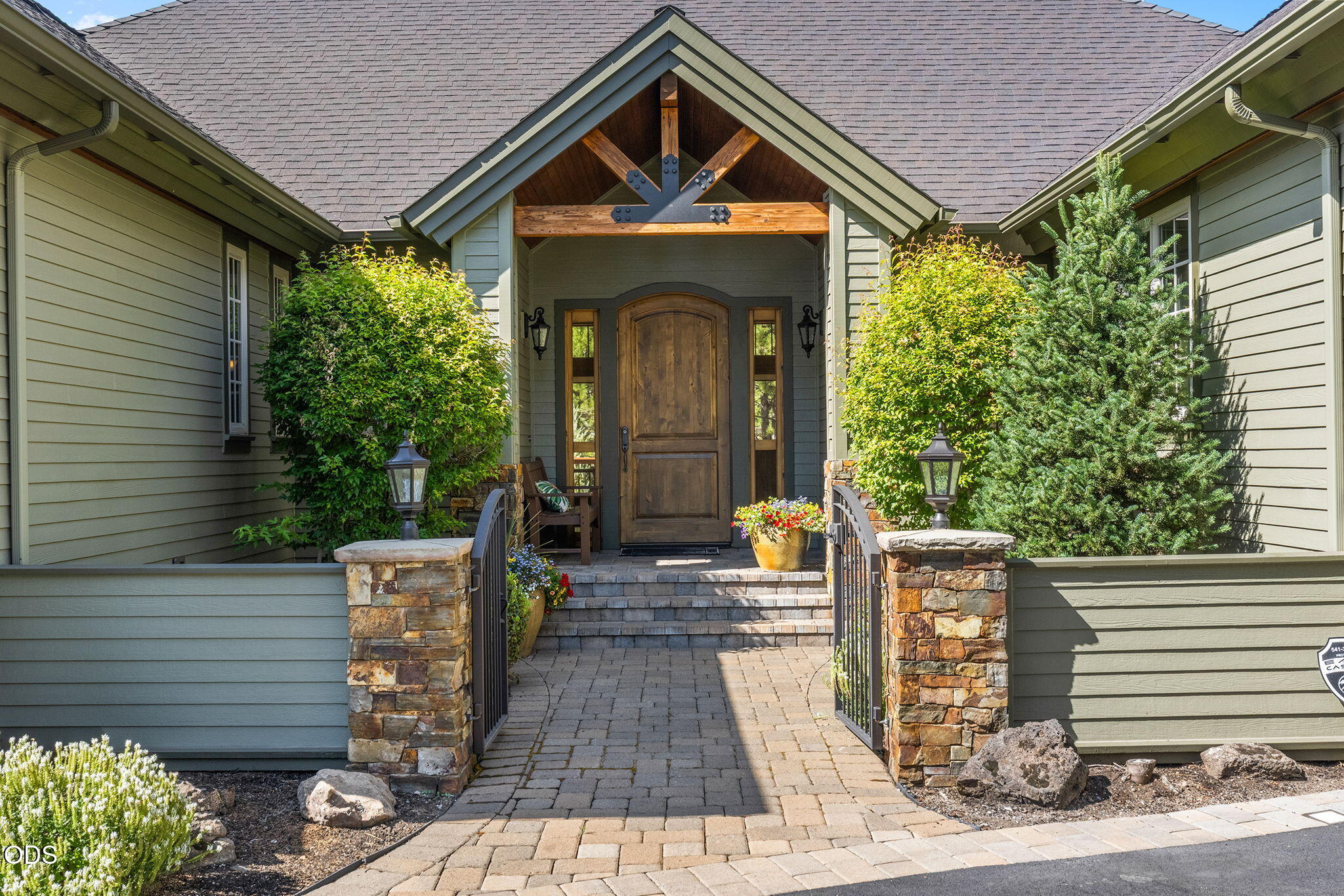 152 NW Champanelle Way