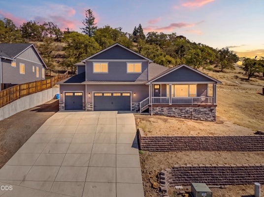 332 AVALON TER, EAGLE POINT, OR 97524 - Image d522bccc92cc0e58afa8d8bf094f7124/3430690330