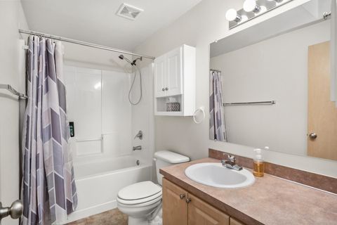 Tiny photo for 18870 Tuscarora Lane, Bend, OR 97702 (MLS # 220213369)