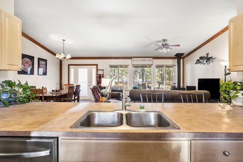 Tiny photo for 18870 Tuscarora Lane, Bend, OR 97702 (MLS # 220213369)