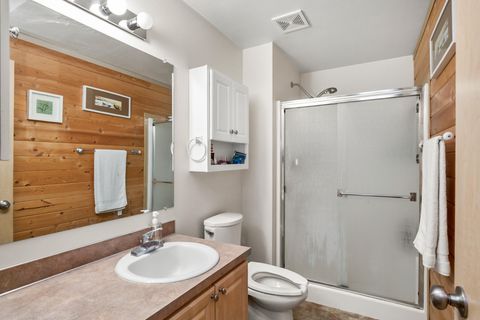 Tiny photo for 18870 Tuscarora Lane, Bend, OR 97702 (MLS # 220213369)