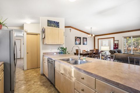 Tiny photo for 18870 Tuscarora Lane, Bend, OR 97702 (MLS # 220213369)