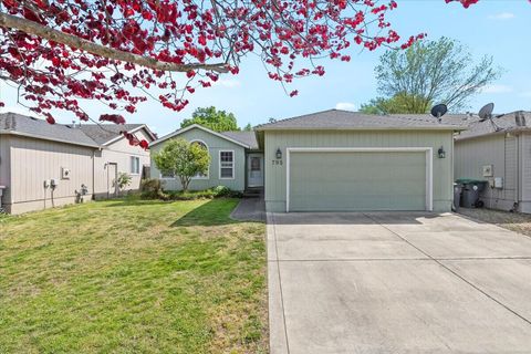 795 Halvorsen Street Medford OR 97501