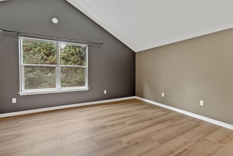 Tiny photo for 3025 NW Fairway Heights Drive, Bend, OR 97703 (MLS # 220212890)