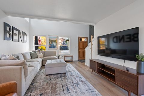 Tiny photo for 63341 Lavacrest Street, Bend, OR 97703 (MLS # 220211203)