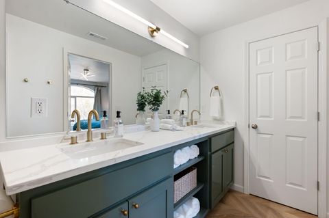 Tiny photo for 63341 Lavacrest Street, Bend, OR 97703 (MLS # 220211203)