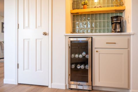 Tiny photo for 63341 Lavacrest Street, Bend, OR 97703 (MLS # 220211203)