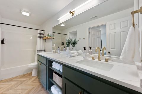 Tiny photo for 63341 Lavacrest Street, Bend, OR 97703 (MLS # 220211203)