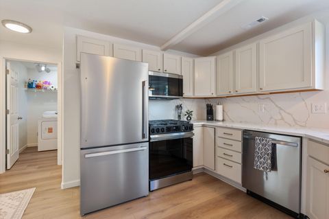 Tiny photo for 63341 Lavacrest Street, Bend, OR 97703 (MLS # 220211203)