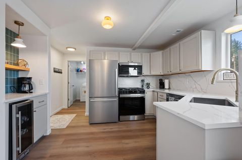 Tiny photo for 63341 Lavacrest Street, Bend, OR 97703 (MLS # 220211203)