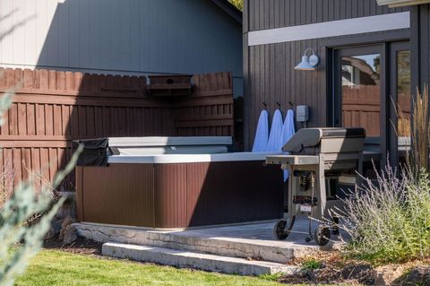 Tiny photo for 63341 Lavacrest Street, Bend, OR 97703 (MLS # 220211203)