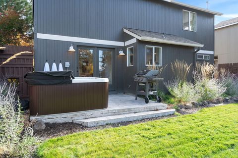 Tiny photo for 63341 Lavacrest Street, Bend, OR 97703 (MLS # 220211203)