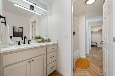 Tiny photo for 63341 Lavacrest Street, Bend, OR 97703 (MLS # 220211203)