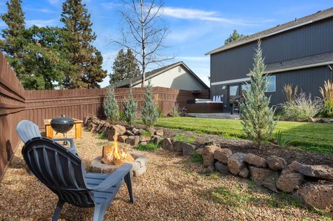Tiny photo for 63341 Lavacrest Street, Bend, OR 97703 (MLS # 220211203)