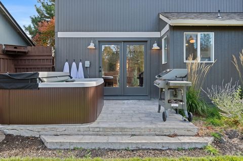 Tiny photo for 63341 Lavacrest Street, Bend, OR 97703 (MLS # 220211203)