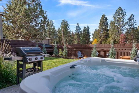 Tiny photo for 63341 Lavacrest Street, Bend, OR 97703 (MLS # 220211203)