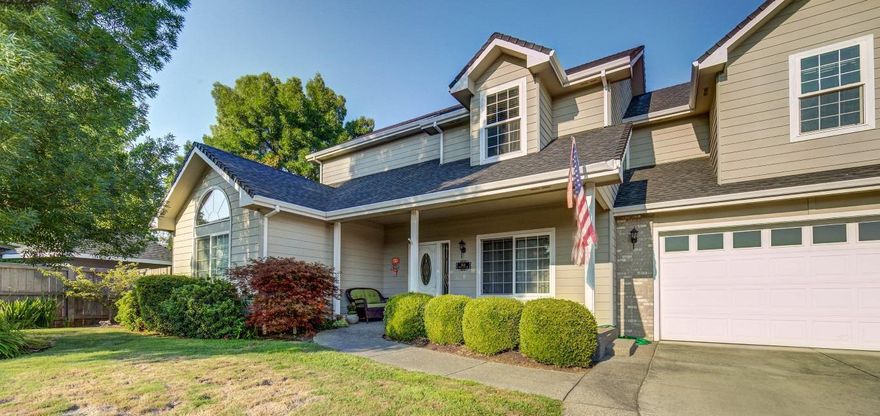 Gorgeous home in beautiful White Oak Estates! Fantastic curb appeal in a cul-de-sac shared with other upscale homes. From the moment you walk in the front door, you will appreciate the following features and amenities: wood entry, 16 ft vault in the liv. rm with gas fireplace, granite counters and tile floors in the kitchen with stainless appliances and built-in hutch, formal dining room, nice sized master suite on the main level, jetted tub in the master bath, two bedrooms upstairs plus a huge bonus room and additional hobby room or office. Back yard is landscaped with sprinklers and drip irrigation with a spacious covered patio area and is already wired for hot tub! RV parking and much, much more!!!