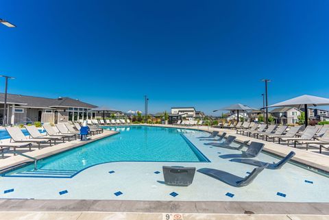 Tiny photo for 3710 NE Petrosa Avenue, Bend, OR 97701 (MLS # 220211143)