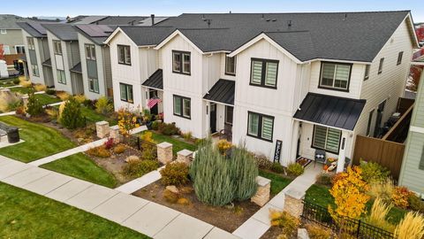 Tiny photo for 3710 NE Petrosa Avenue, Bend, OR 97701 (MLS # 220211143)