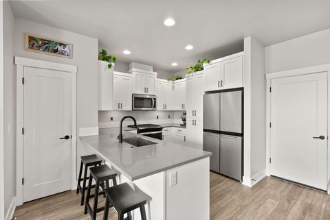 Tiny photo for 3710 NE Petrosa Avenue, Bend, OR 97701 (MLS # 220211143)