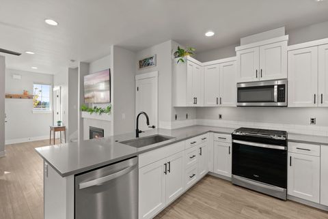 Tiny photo for 3710 NE Petrosa Avenue, Bend, OR 97701 (MLS # 220211143)