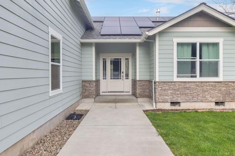 707 Wards Creek Road Rogue River OR 97537