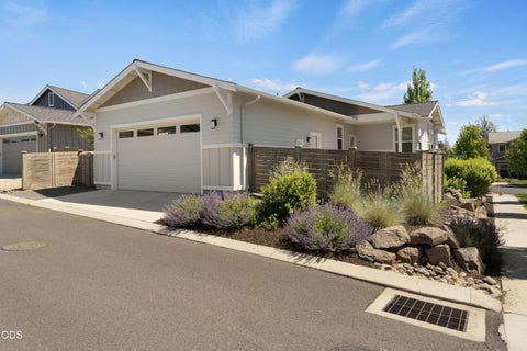 Tiny photo for 20693 SE Cougar Peak Drive, Bend, OR 97702 (MLS # 220222844)