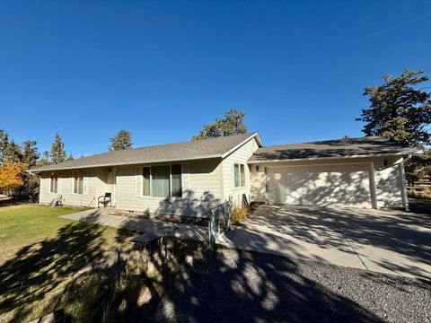 Photo of 1452 NW 101st Street, Redmond, OR 97756 (MLS # 220211032)