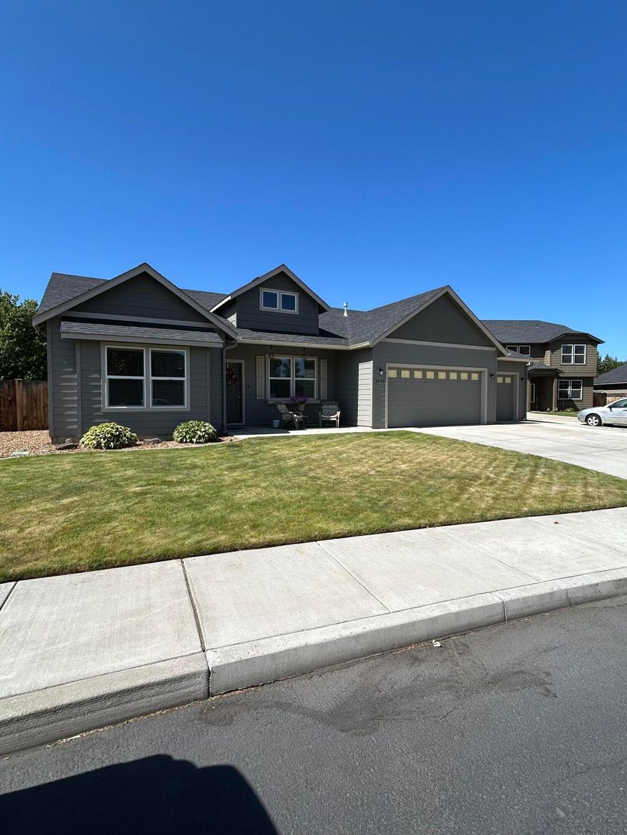 Rare Find!! Gorgeous Single level 4 bedroom home on a 1/4 acre lot!!!
This home boasts 2046 sq ft of living space with a triple car garage!!  This  is truly a must see home!!
Very well kept and turn key!!!
Sellers have taken very good care of this home, with new carpet and new granite counter tops! This home has so much to offer!! From the open floor plan with master separation to the triple car garage!!
Outside you will find covered front patio and oversized back patios, landscaping better then a park and a garden.