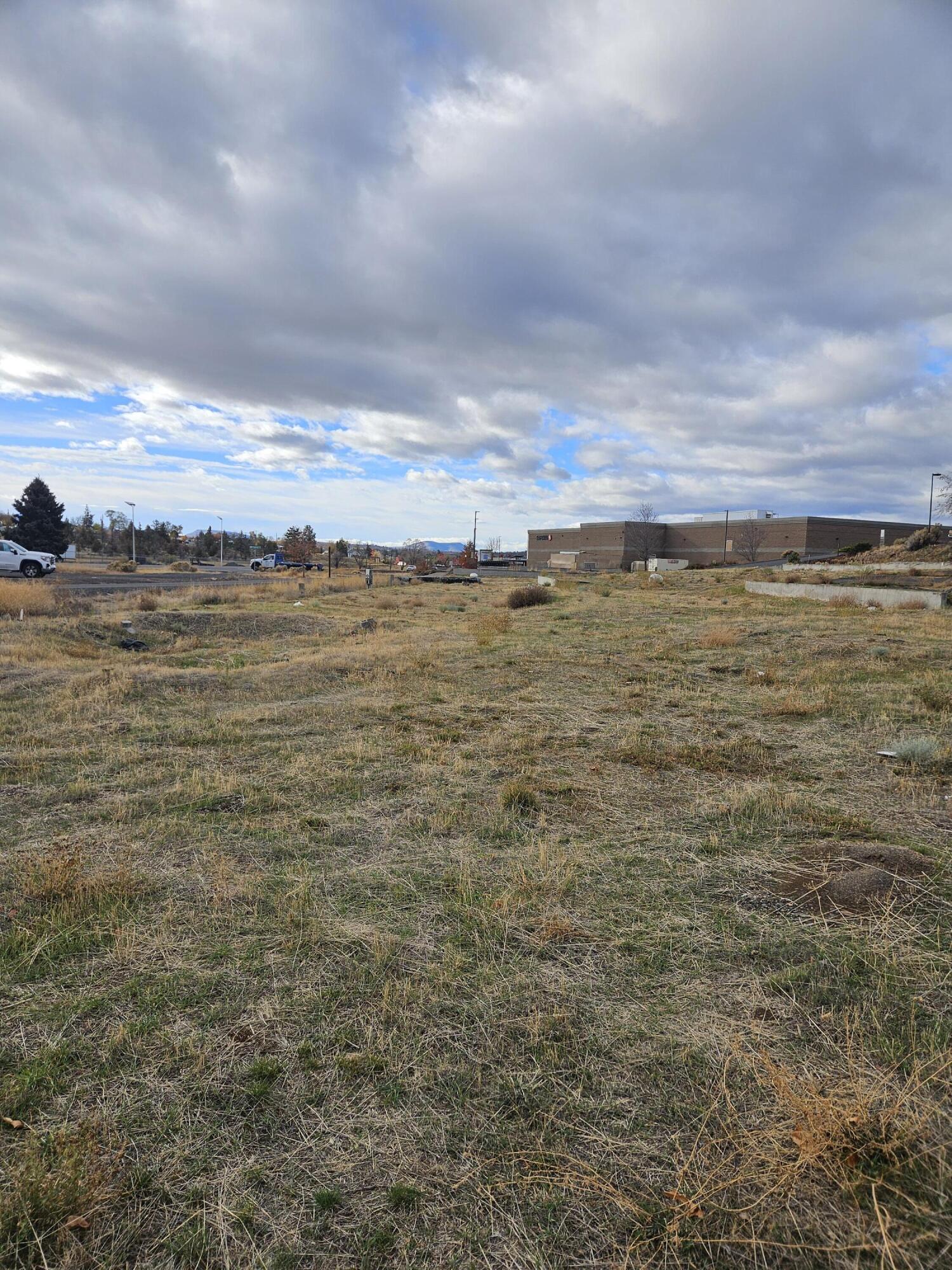 Madras - Commercial Sale