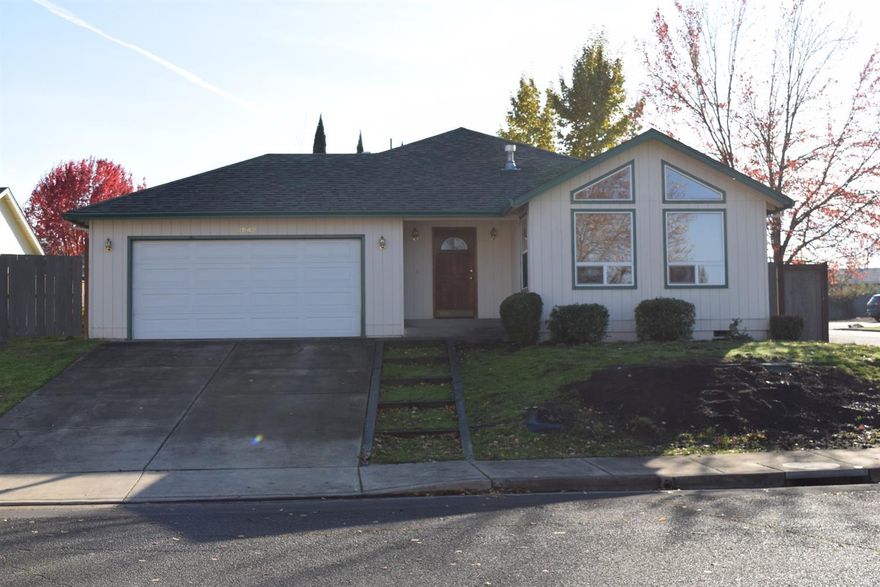 Great, affordable East Medford home with desirable neighborhood. It features 3 bedrooms, 2 baths, 1544 square feet on a 0.19 acre lot. Bright and airy with many accent colors throughout and a number of ceiling fans. Vaulted ceilings, inside utility, double car garage and RV storage access. Seller is offering a $5000 flooring credit with full price offer.