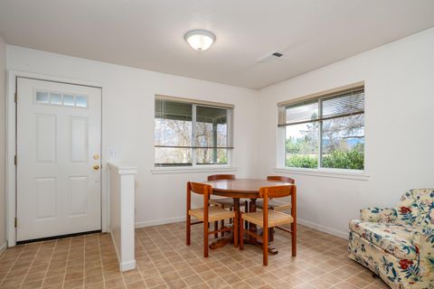 Tiny photo for 790 Park Street, Ashland, OR 97520 (MLS # 220214906)