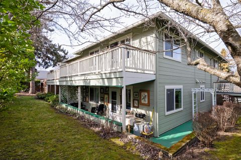 Tiny photo for 790 Park Street, Ashland, OR 97520 (MLS # 220214906)