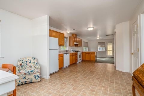 Tiny photo for 790 Park Street, Ashland, OR 97520 (MLS # 220214906)