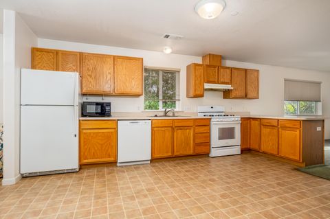 Tiny photo for 790 Park Street, Ashland, OR 97520 (MLS # 220214906)