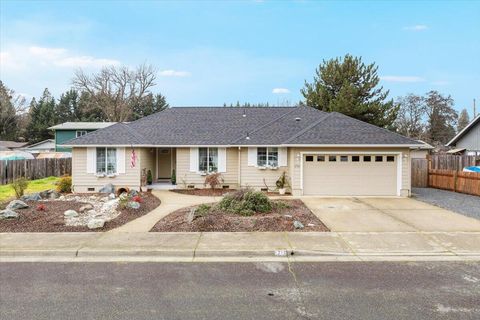 Photo of 1716 Gardendale Lane, Grants Pass, OR 97527 (MLS # 220213939)